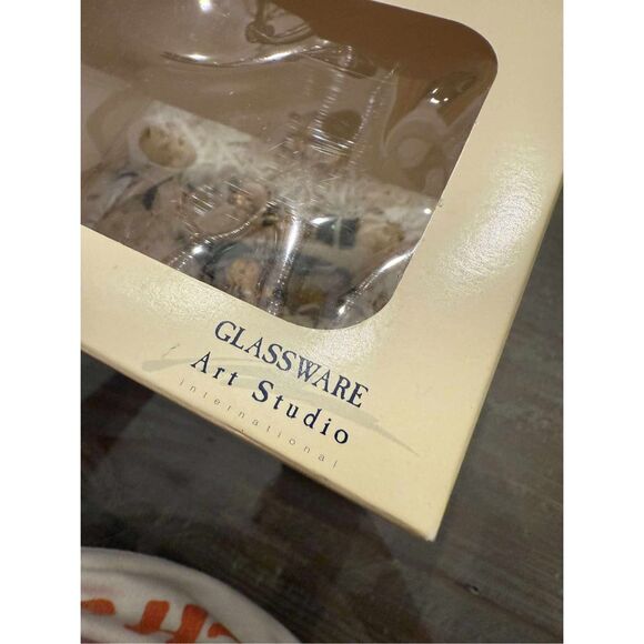 New Glassware Art Studio Ornament - Picture 2 of 4